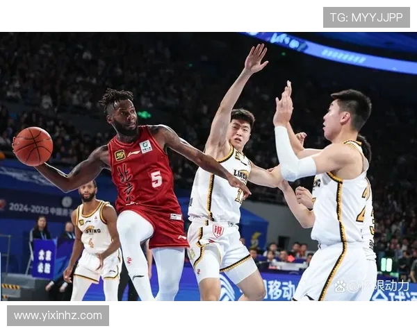 深入分析北京篮球队防反战术的特点与应用策略 深入分析北京篮球队防反战术的特点与应用策略