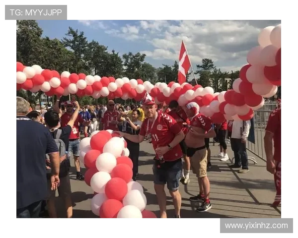 重庆足球队配合引发热议球迷对战术与默契的看法碰撞